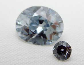Diamanti di colore blu (per presenza di boro - ovale) e blu violaceo ( per presenza di idrogeno - rotondo) a confronto