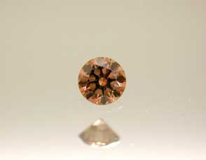 Diamante naturale bruno con sfumatura rosa-arancio