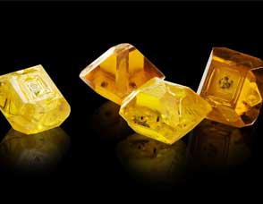 Diamanti sintetici arancio e gialli